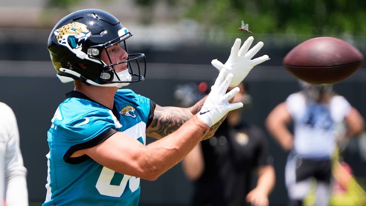 Louis Rees-Zammit deve retornar ao rugby após mais dois anos na NFL