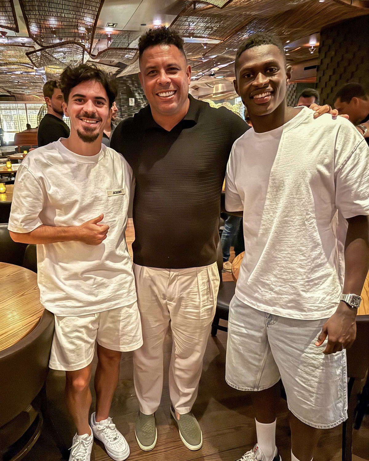 Vitinha e Nuno Mendes do PSG prestam homenagem a Ronaldo Fenômeno
