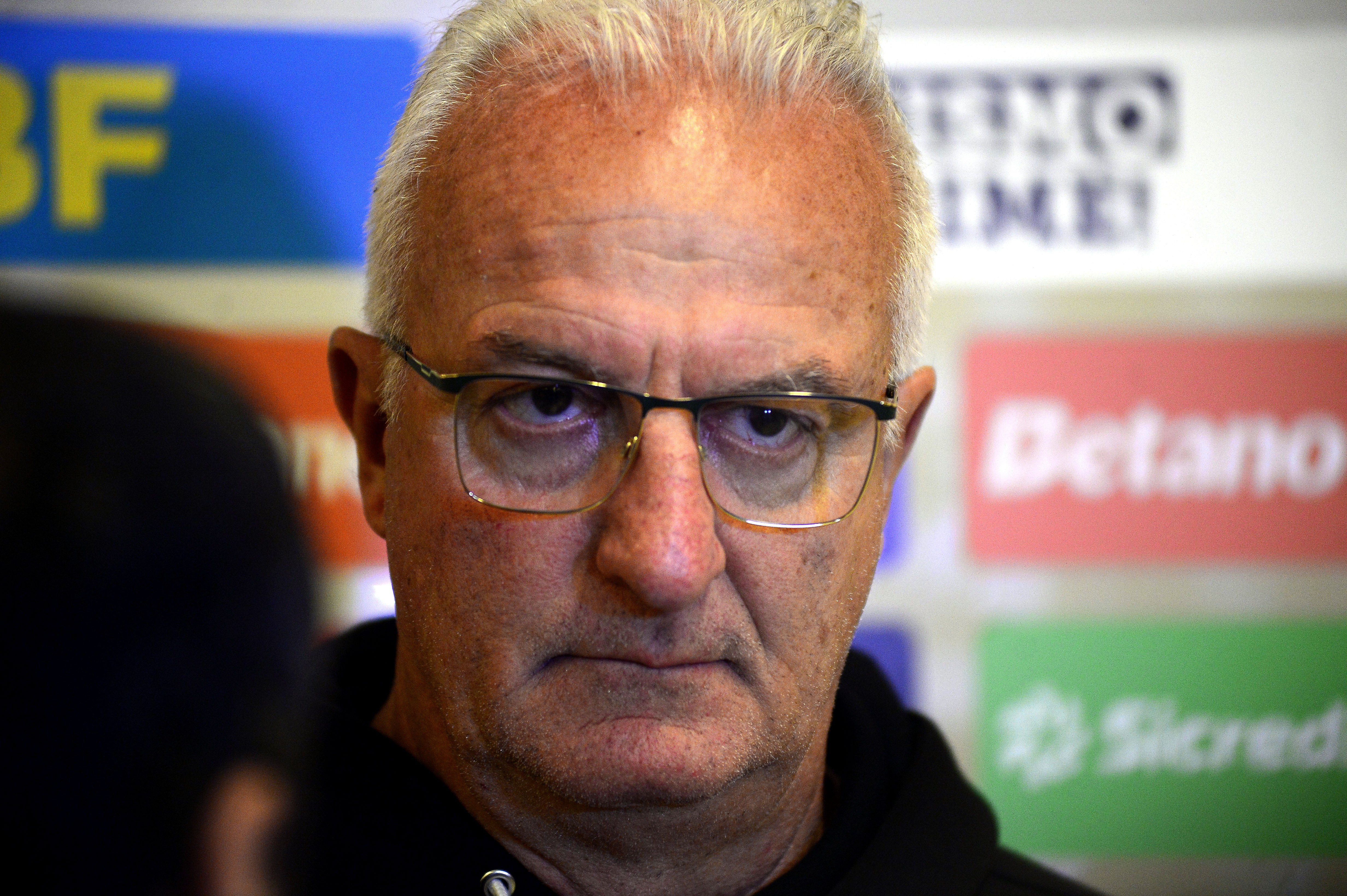 Dorival aponta desgaste no Corinthians devido a polêmicas com Memphis