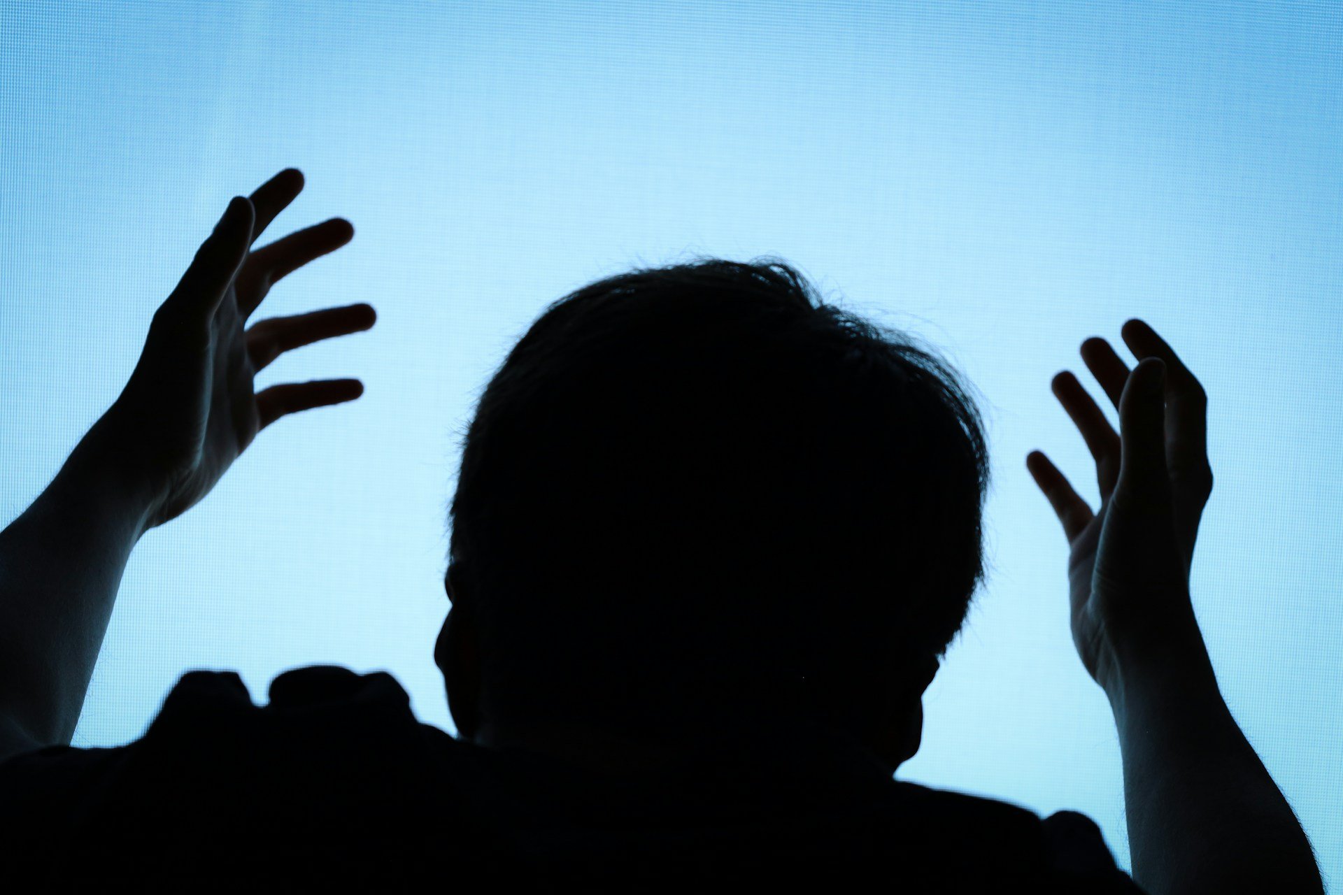 Jovem baleado busca pastor e pede para aceitar Jesus antes de falecer