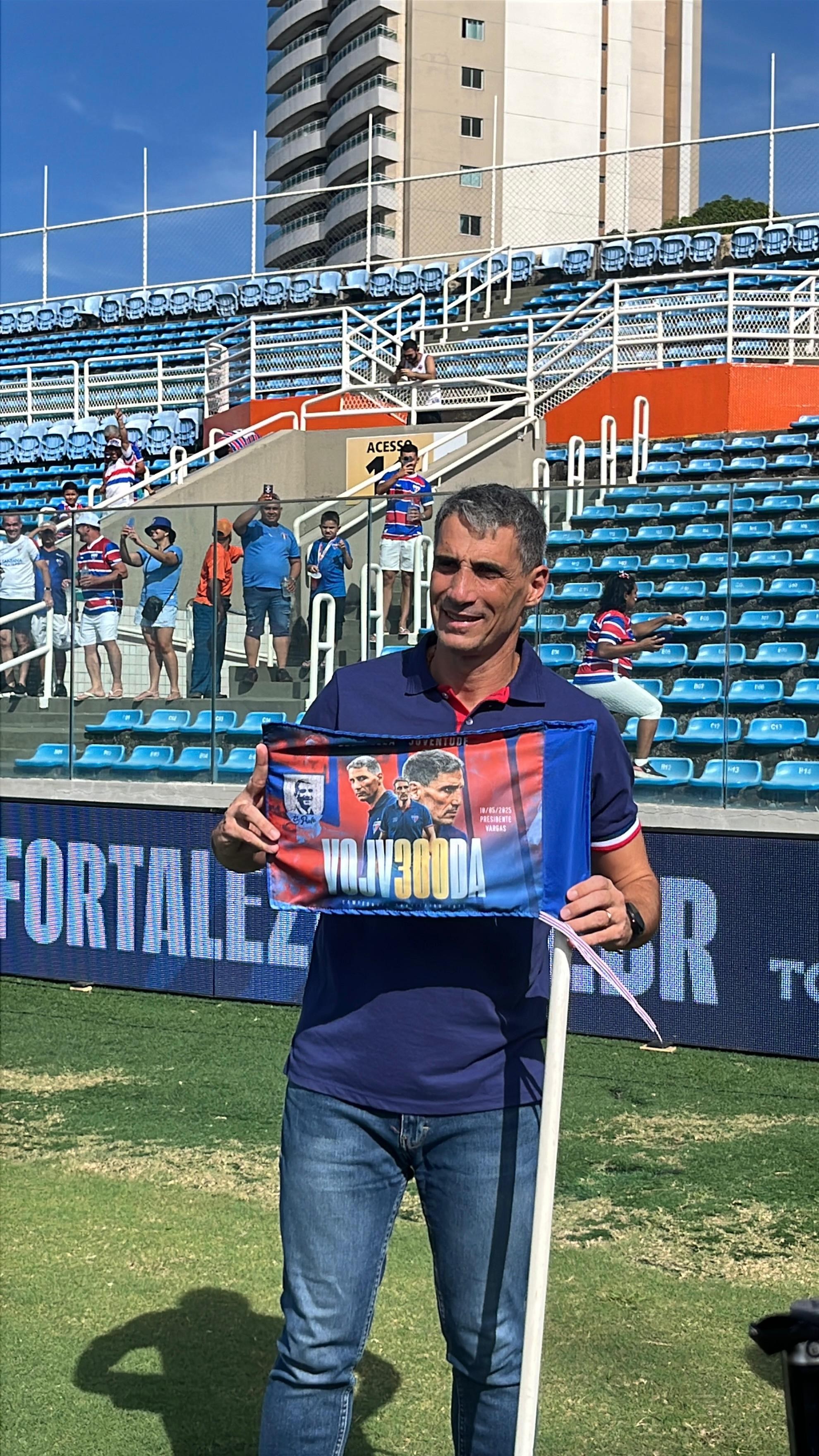 Lucero, do Fortaleza, comemora gol contra o Juventude. (Foto: Divulgação X/Fortaleza - Mateus Lotif)