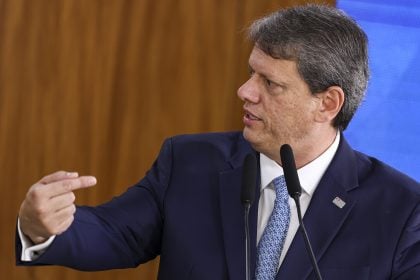 Tarcísio minimiza pressão por anistia e classifica como 'ponto de vista'