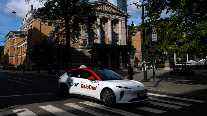 Marcas chinesas de carros conquistam rapidamente o mercado de veículos elétricos na Europa