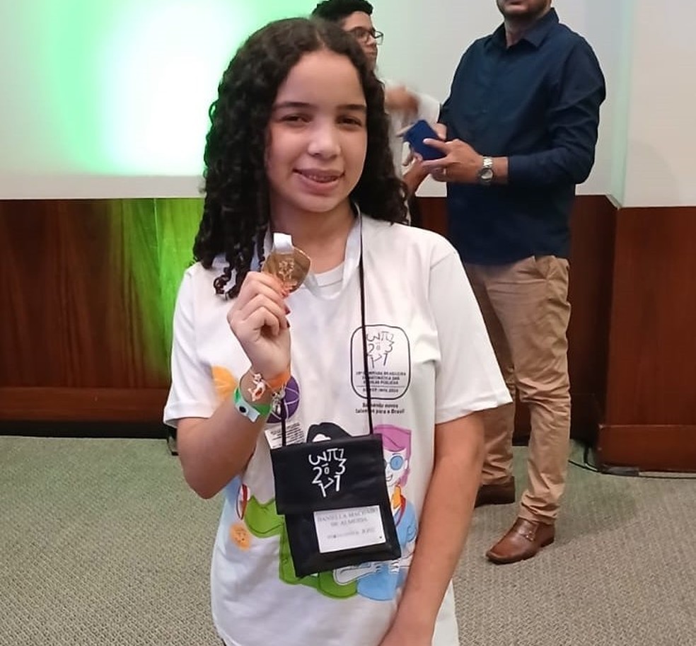 Estudante supera luto e conquista ouro na Olimpíada das Escolas Públicas apesar de aversão à matemática