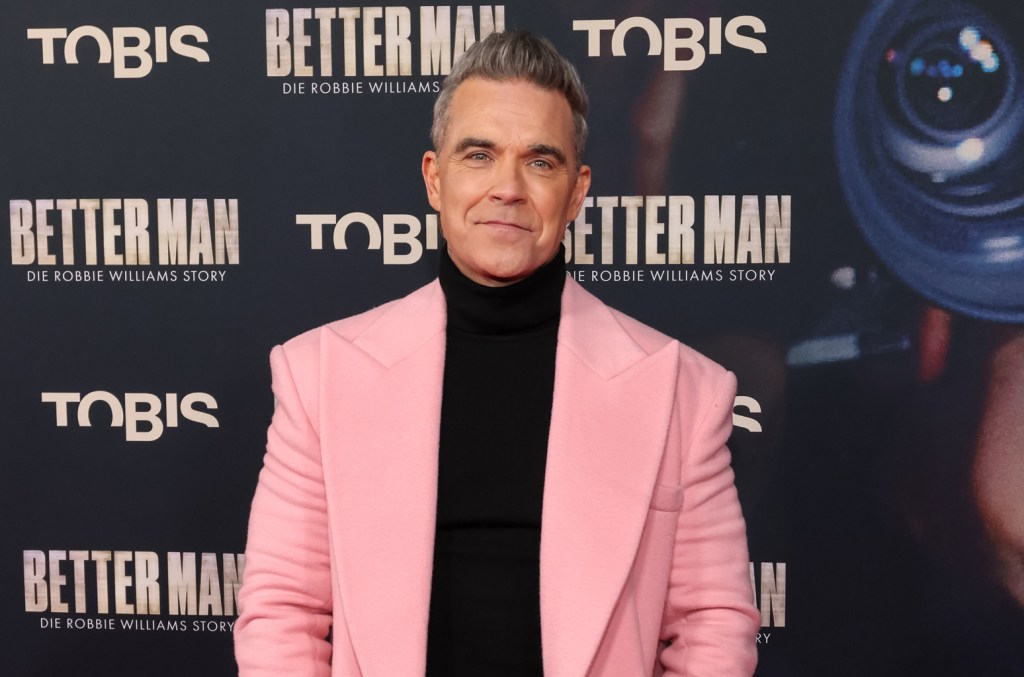 Robbie Williams lança álbum inspirado na era do Britpop e anuncia turnê pela Europa
