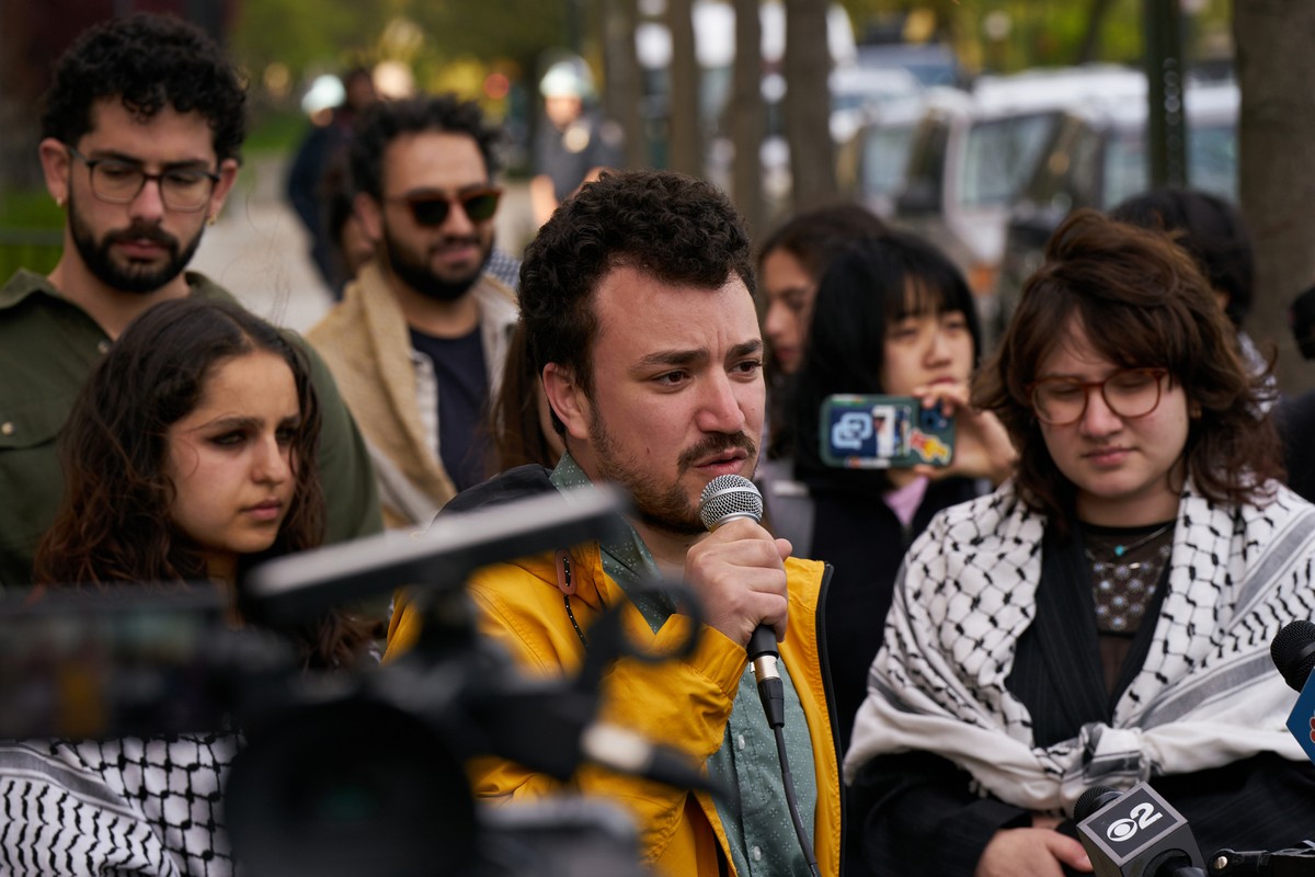 Juiz determina liberdade de ex-aluno de Columbia acusado de protestos anti-Israel