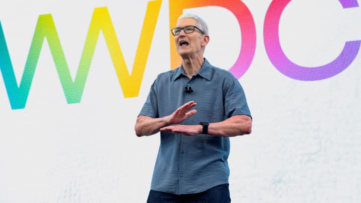 Cramer defende permanência de Tim Cook à frente da Apple e dos investidores