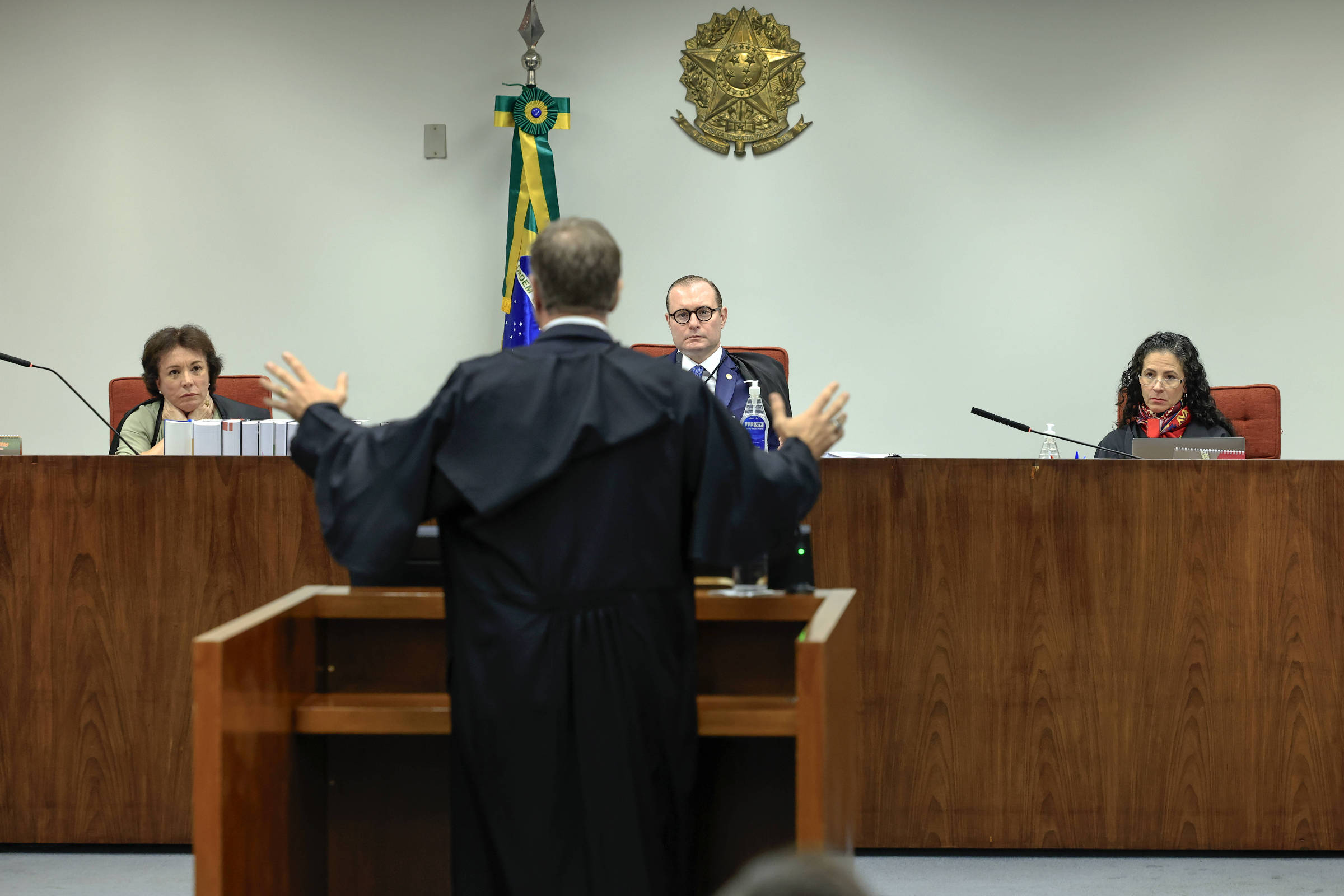 STF aceita denúncia e torna réus mais dez envolvidos em golpe histórico