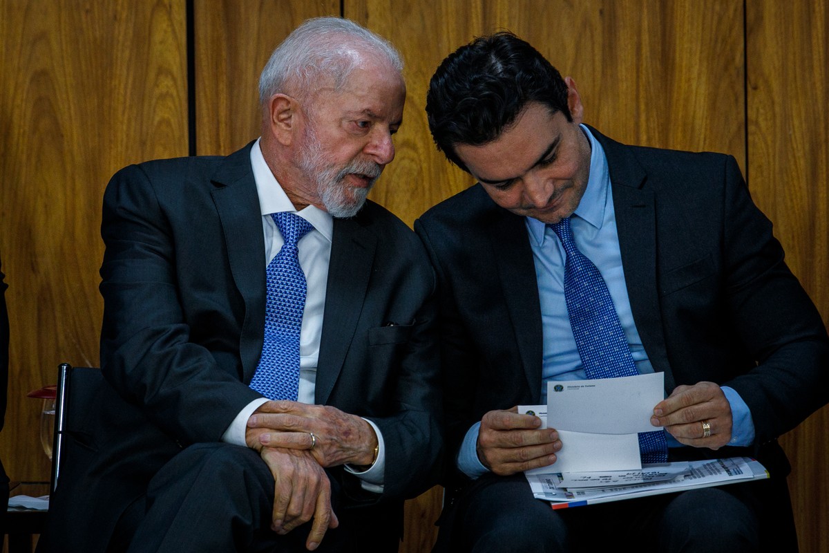 Lula convoca ministros do União Brasil para reunião inesperada no Planalto