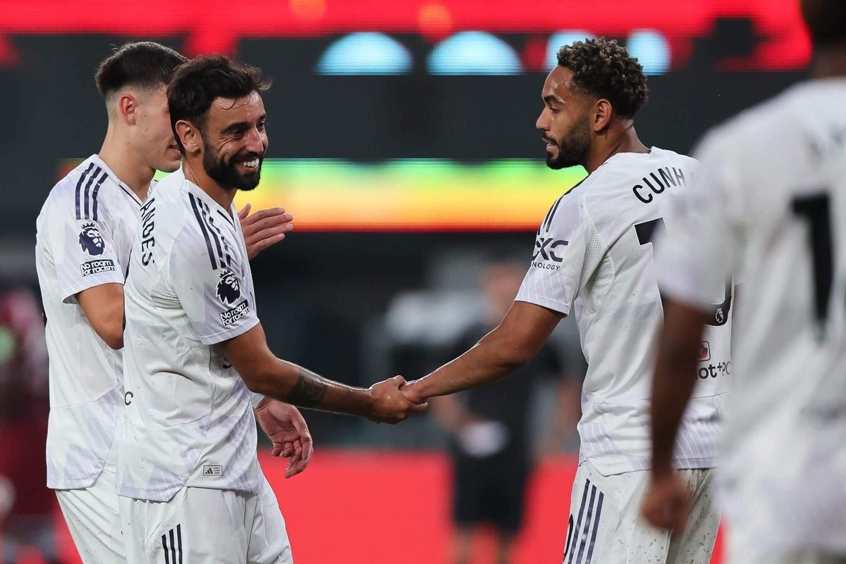 Manchester United vence West Ham com destaque para Fernandes e Cunha