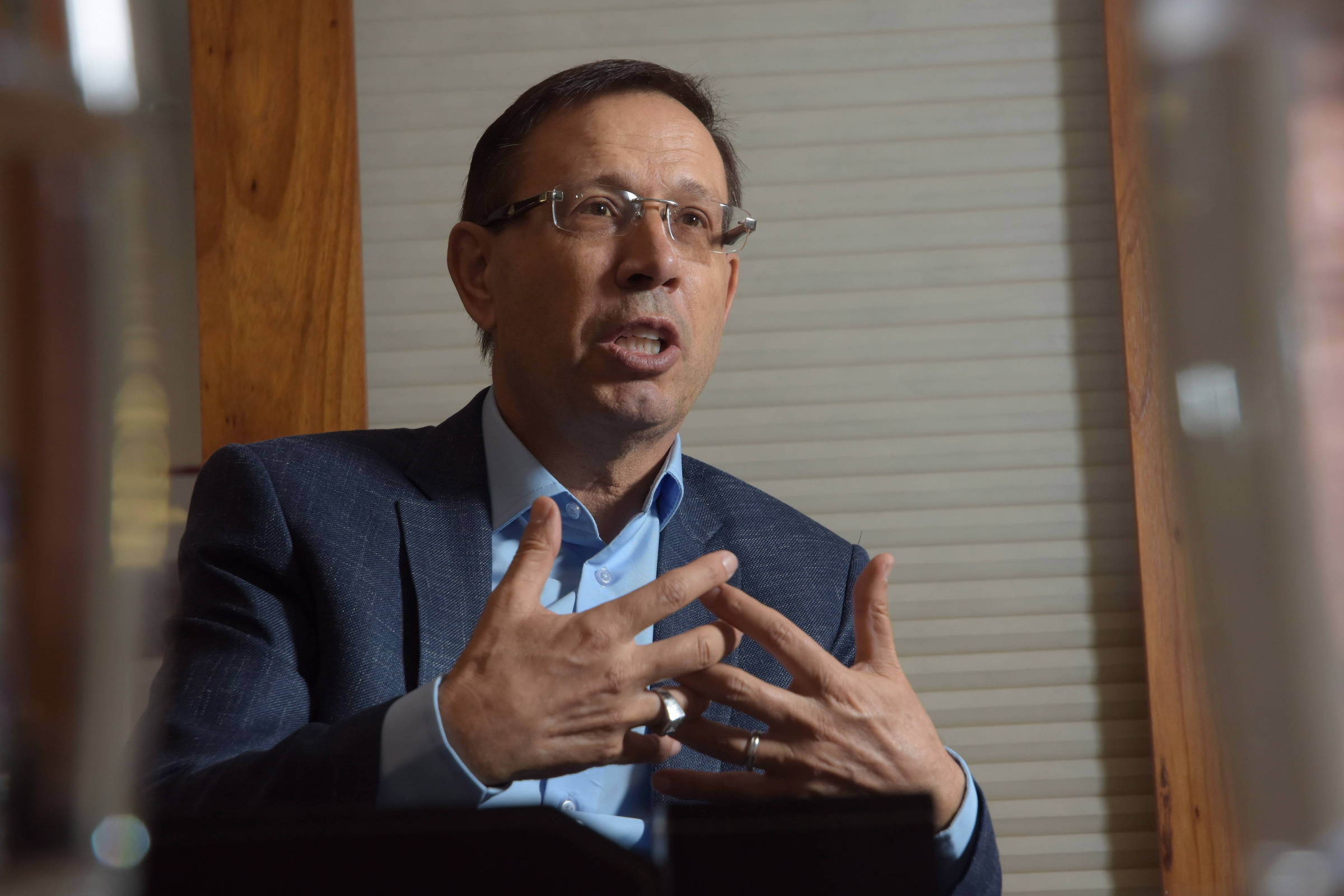 O empresário Carlos Wizard, dono do grupo Sforza e fundador da rede de ensino de inglês que leva seu nome (Foto: Silvia Zamboni/Agência O Globo)