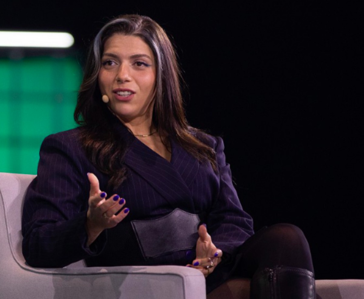 Sara Sabry, engenheira egípcia que se tornou, em 2022, a primeira mulher árabe e africana a viajar ao espaço (Foto: Lucas Tavares)