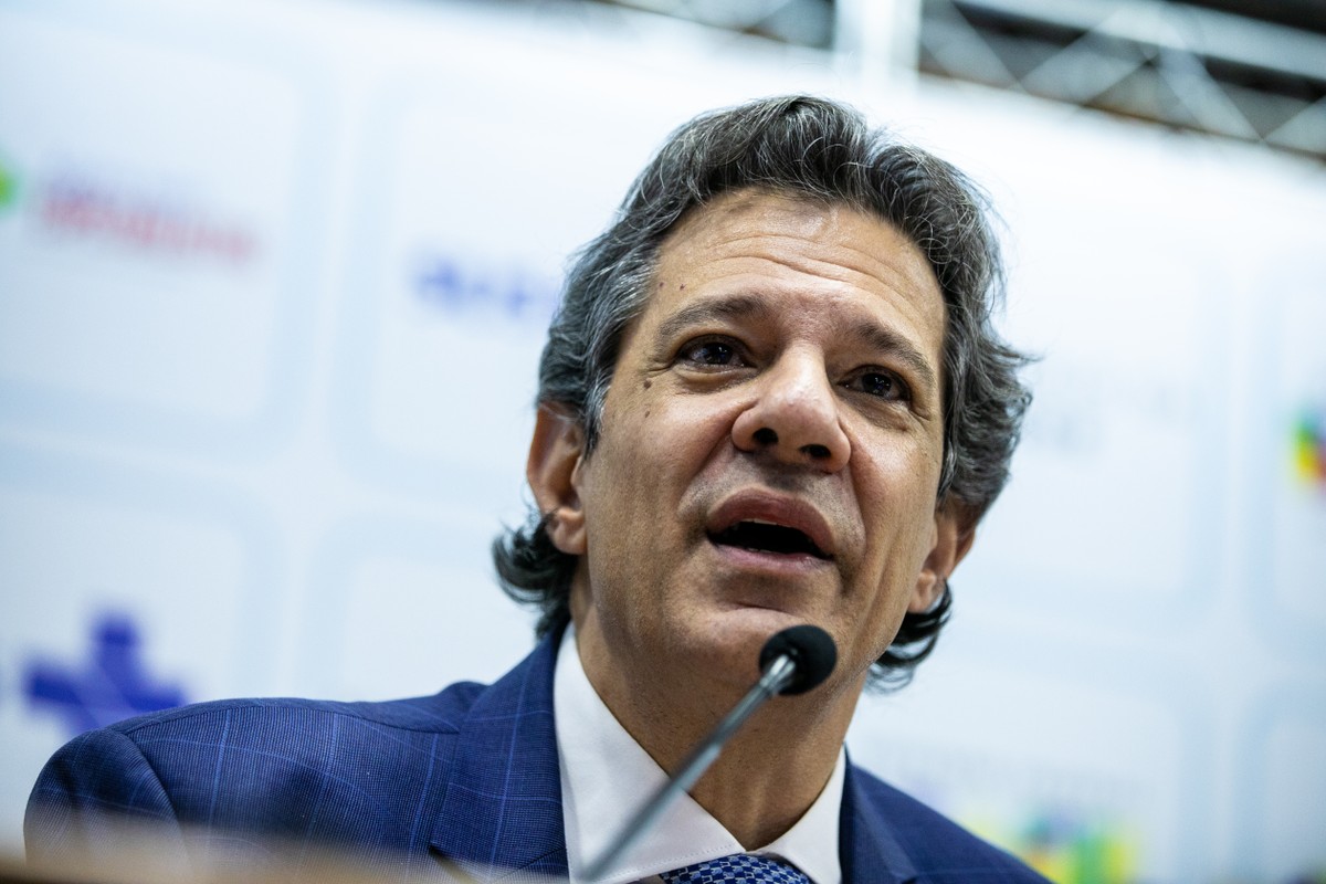 Haddad critica tarifas de Trump como ataque político e insustentável ao Brasil