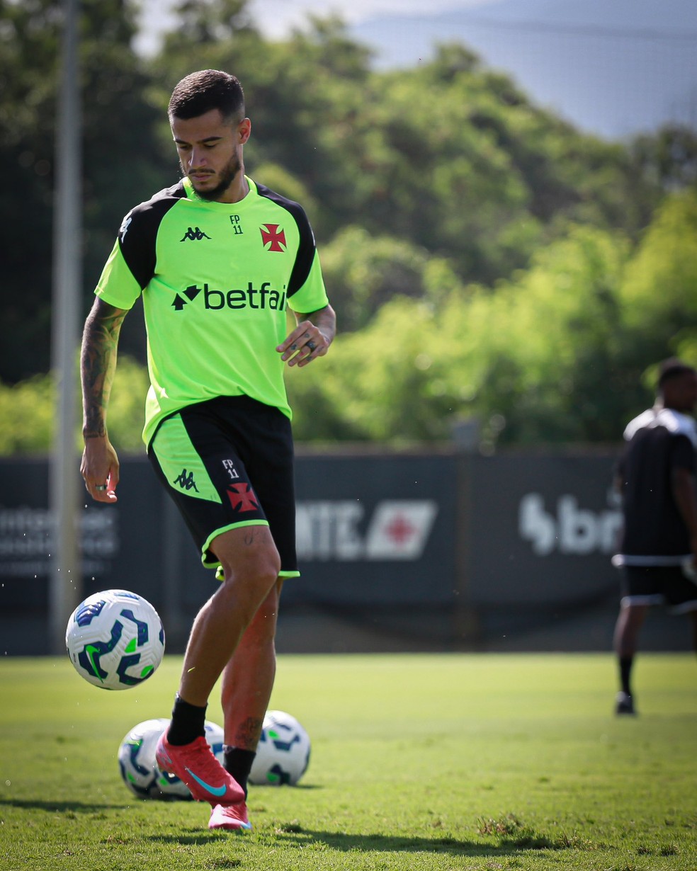 Coutinho treinou normalmente e deve ser titular em Vasco x Sport (Foto: Matheus Lima/Vasco)