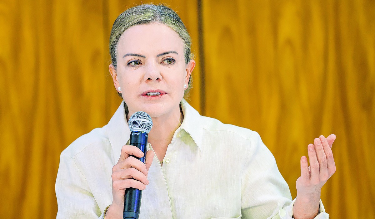 Gleisi Hoffmann critica deputados por apoio a projeto de anistia aos golpistas de janeiro