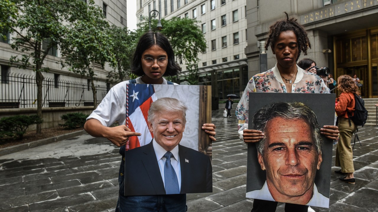 Adversários de Trump tentam associá-lo a escândalo de Epstein e mentiras políticas