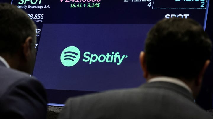 Oppenheimer atualiza Spotify e projeta crescimento de usuários até 2030