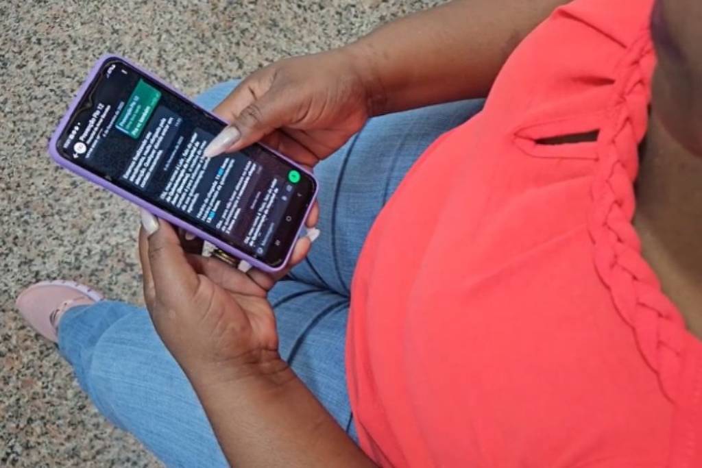 Paciente conversa por Whatsapp com chatbot que faz monitoramento após cirurgia no Hospital de Amor, em Barretos (SP) (Foto: Kidopi)