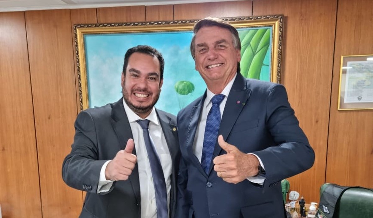 Vice-prefeito de Curitiba deixa PL e se junta ao partido Novo