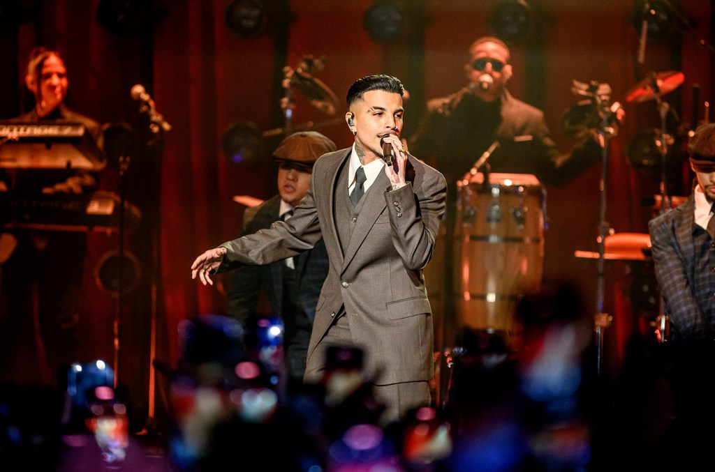 Rauw Alejandro se apresentou na primeira noite (de três) no United Center, em Chicago. Aqui estão os melhores momentos do show. (Foto: Reprodução)