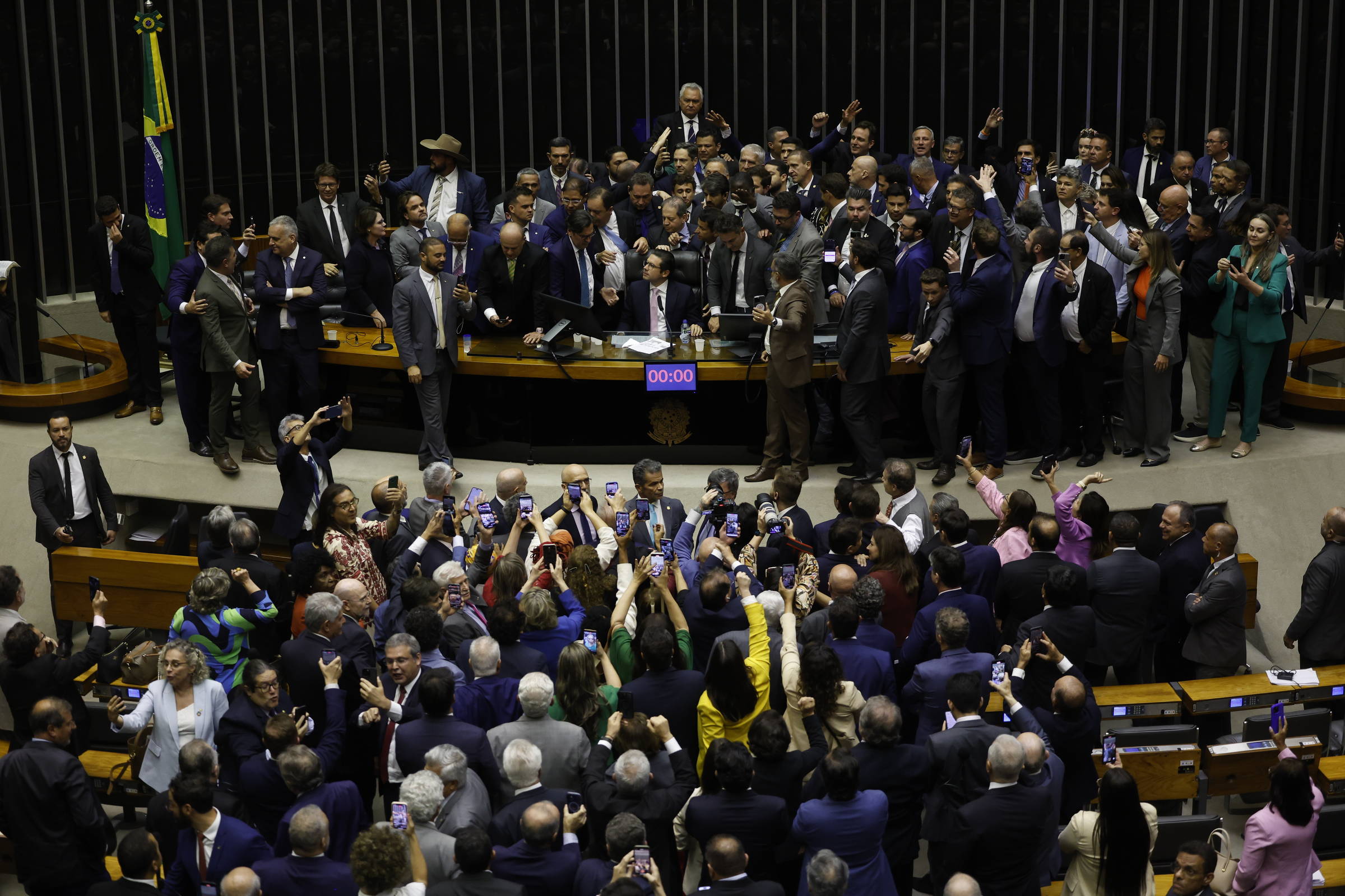 Motim bolsonarista leva a propostas de mudança no foro e anistia sem consenso