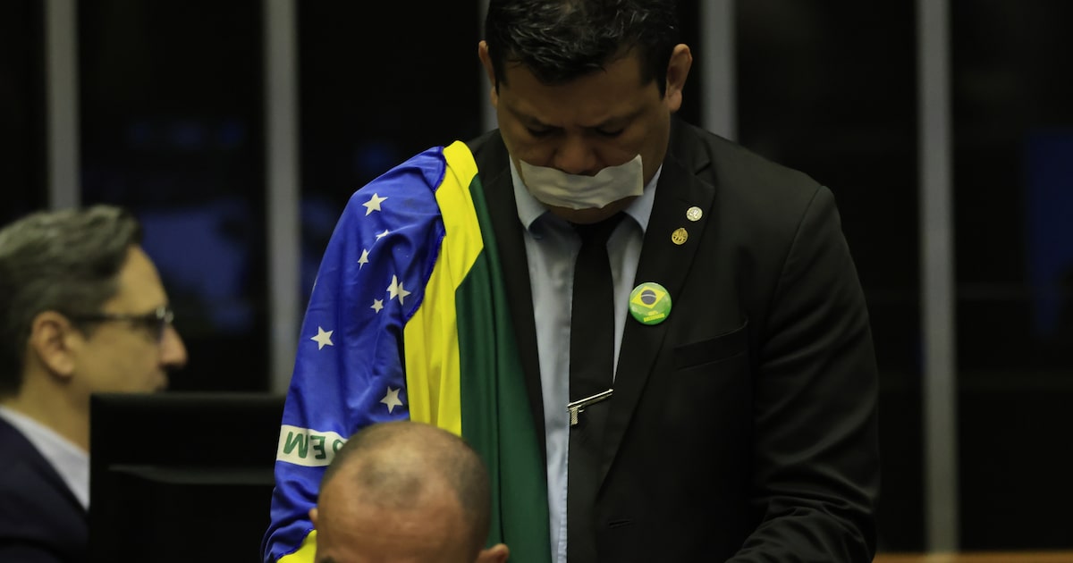 Parlamentares preferem arrombar portas em vez de usar as chaves do Congresso