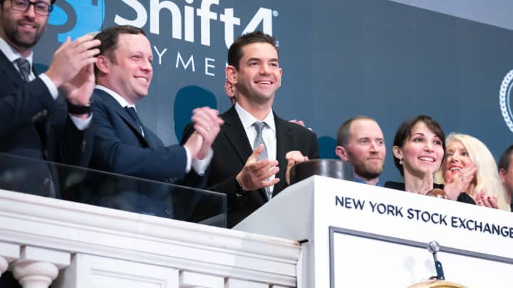 Jared Isaacman, CEO da Shift4 Payments, na Bolsa de Valores de Nova York em 3 de junho de 2021. (Foto: NYSE)