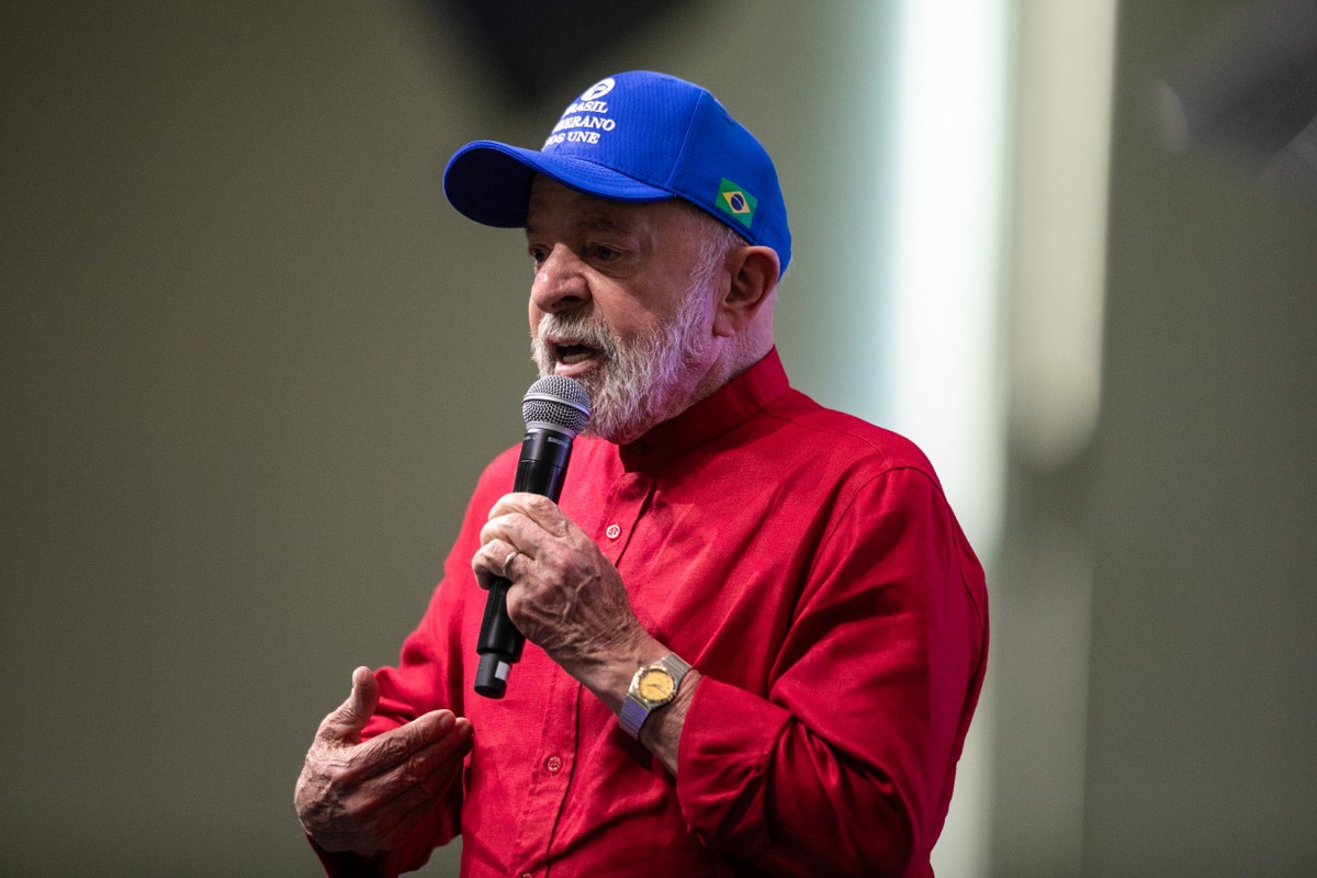 Lula afirma que Bolsonaro deve responder por suas ações após tentativa de golpe