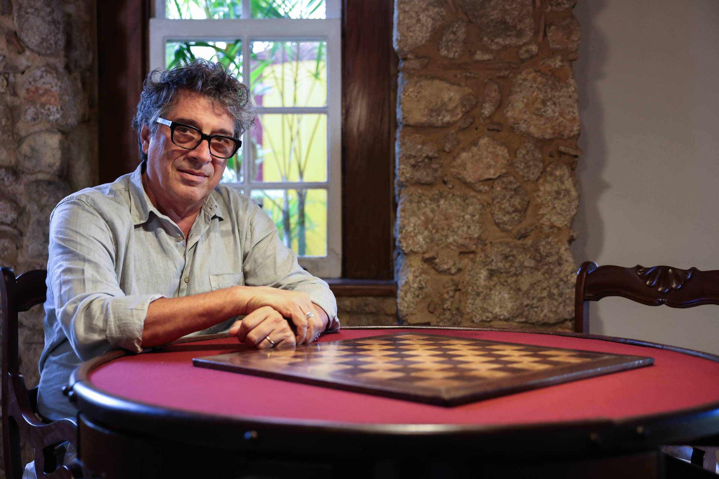 Sandro Veronesi apresenta reflexão sobre a vida do homem comum ao público engajado