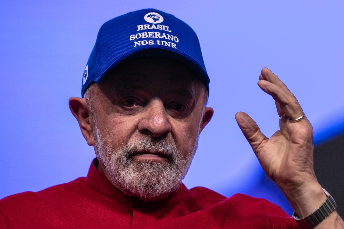 Lula critica Bolsonaro como 'traidor' após tarifas de Trump e ironiza Eduardo