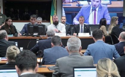 Diretor da PF e deputado trocam críticas acaloradas em audiência na Câmara