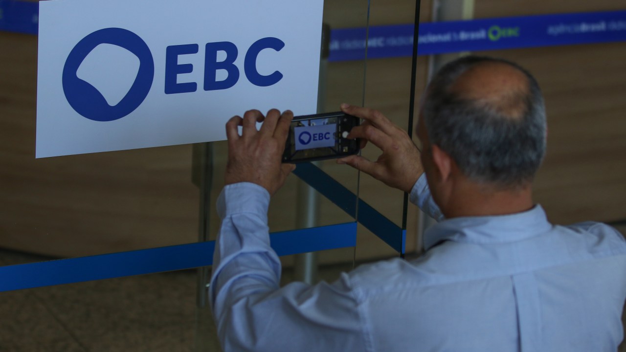Chefe da EBC renuncia ao cargo e provoca mudanças no governo Lula
