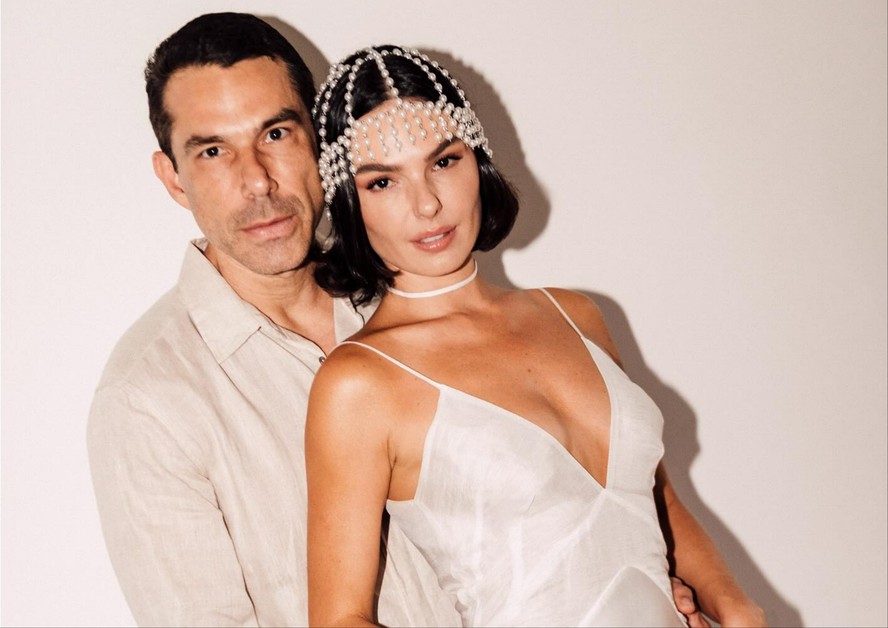 Às vésperas do casamento, Isis Valverde compartilhou poema sobre intensidade e alma irremediável (Foto: Reprodução Instagram)