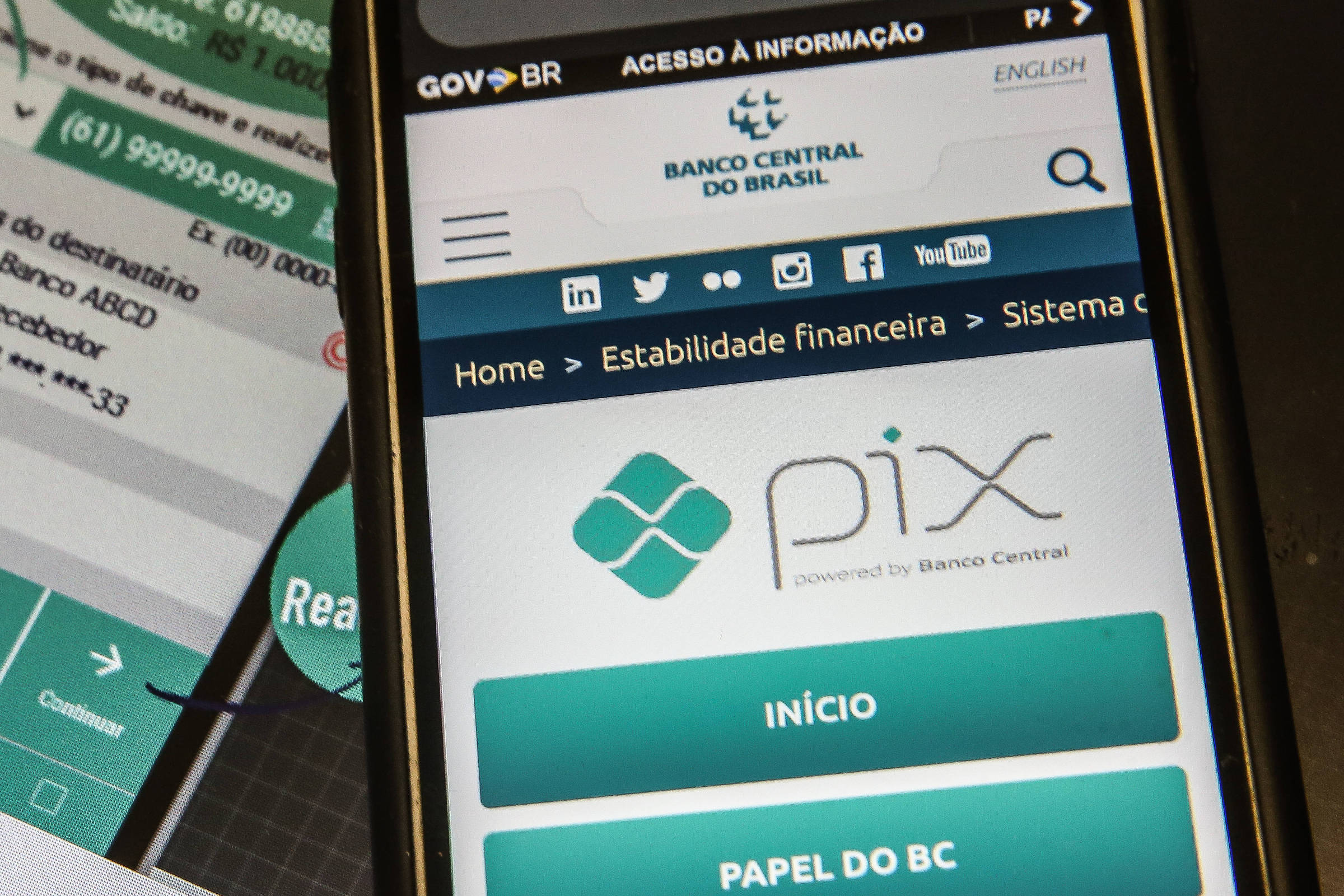 Pix gera economia de R$ 106,7 bilhões para brasileiros, revela estudo recente