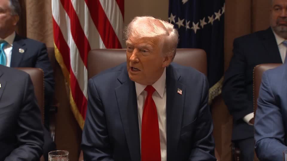 Donald Trump na primeira reunião de gabinete do governo (Foto: U.S. NETWORK POOL)