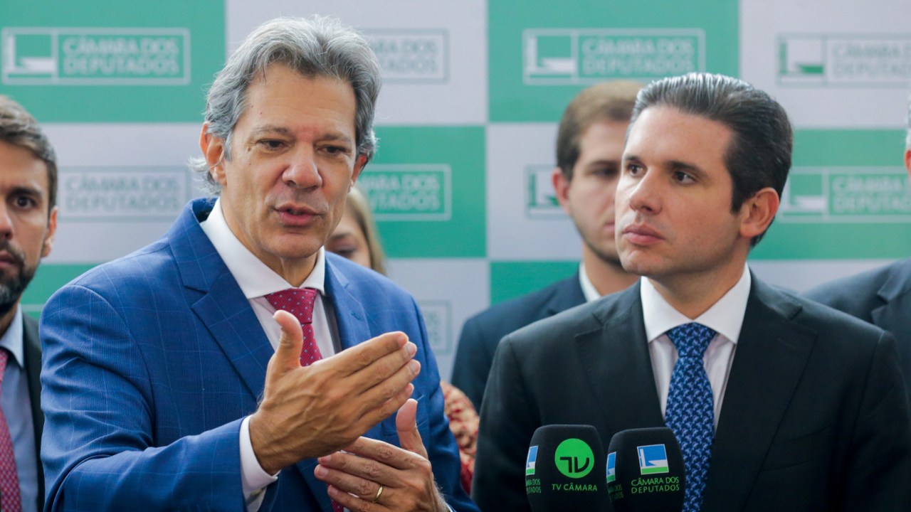 Governo Lula negocia medidas fiscais para substituir aumento do IOF após pressão do Congresso