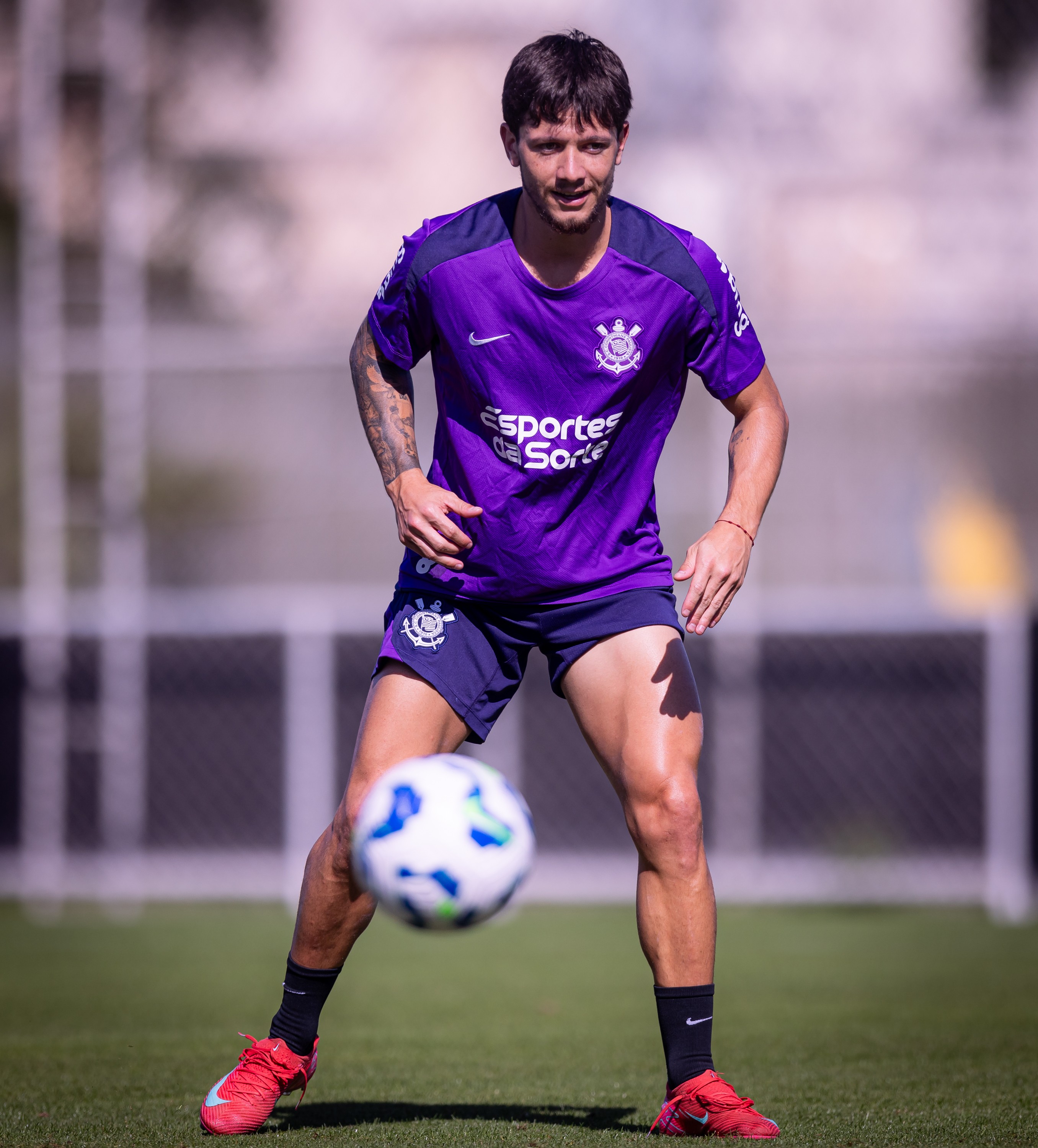 Corinthians adota cuidados com Garro e não define retorno de Yuri Alberto