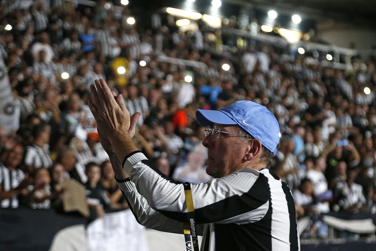 Textor reúne atletas do Botafogo e foca no futuro após eliminação do time