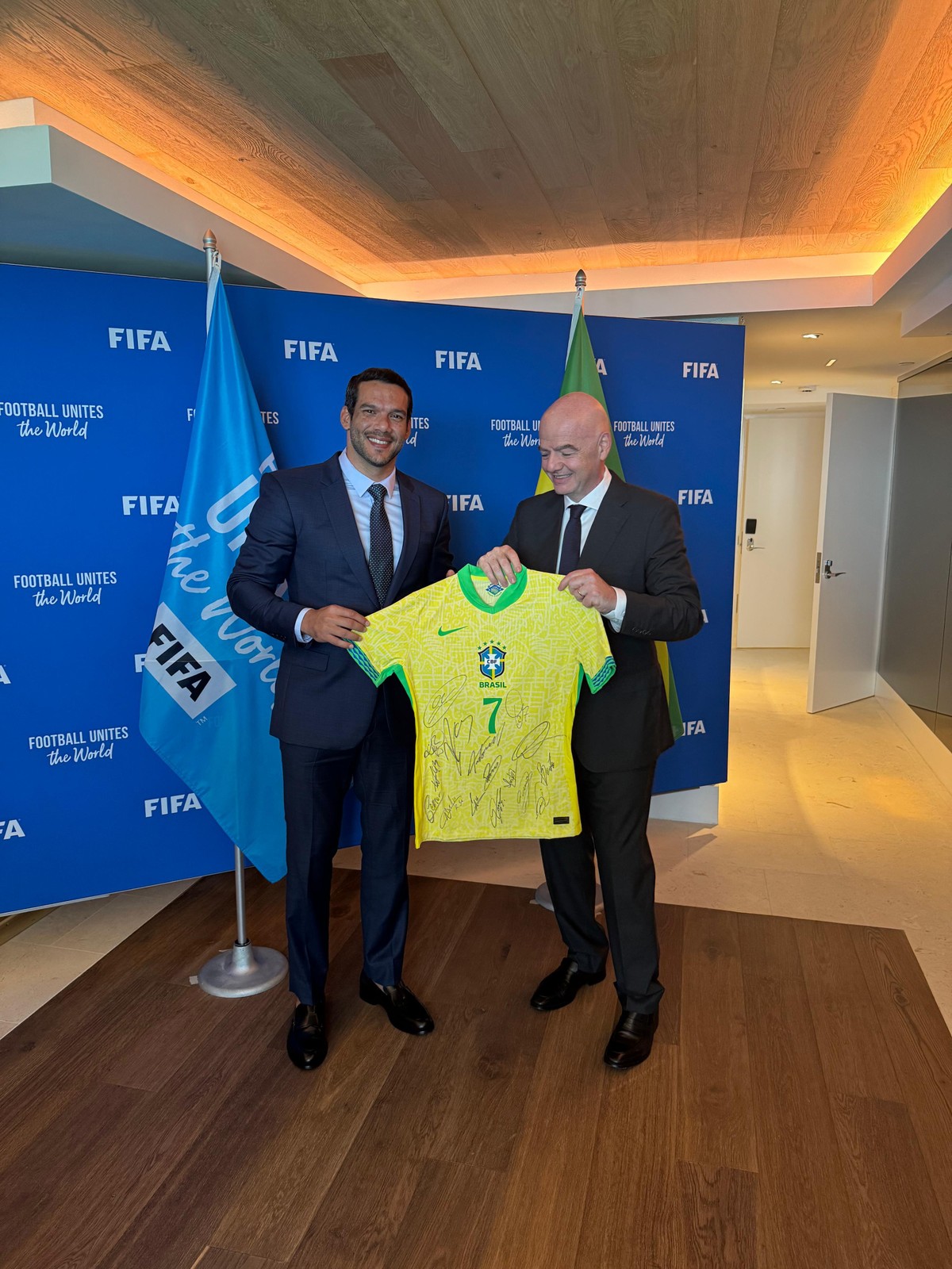 Fifa avalia futuro do Mundial de Clubes e destaca paixão do mundo pelo Brasil