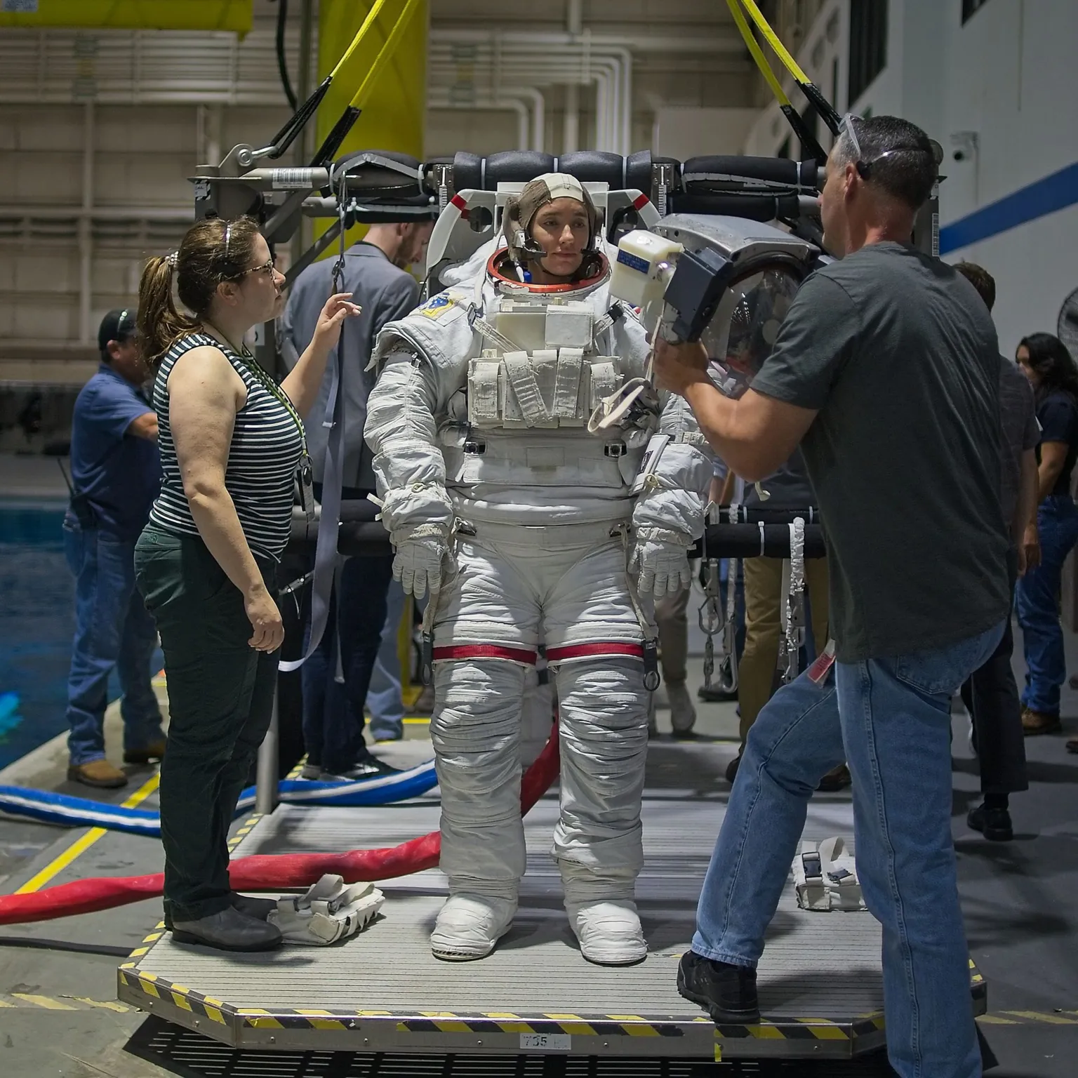 Dr Rosemary Coogan se formou como astronauta da Agência Espacial Europeia em 2024. (Foto: Kevin Church/BBC)