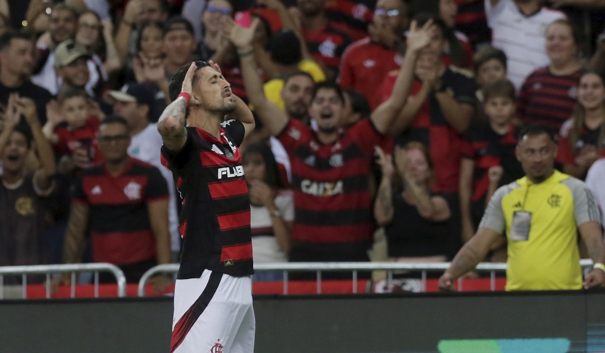 Arrascaeta comemora o gol que deu a vitória ao Flamengo contra o Bahia (Foto: Marcelo Theobald / Agência O Globo)