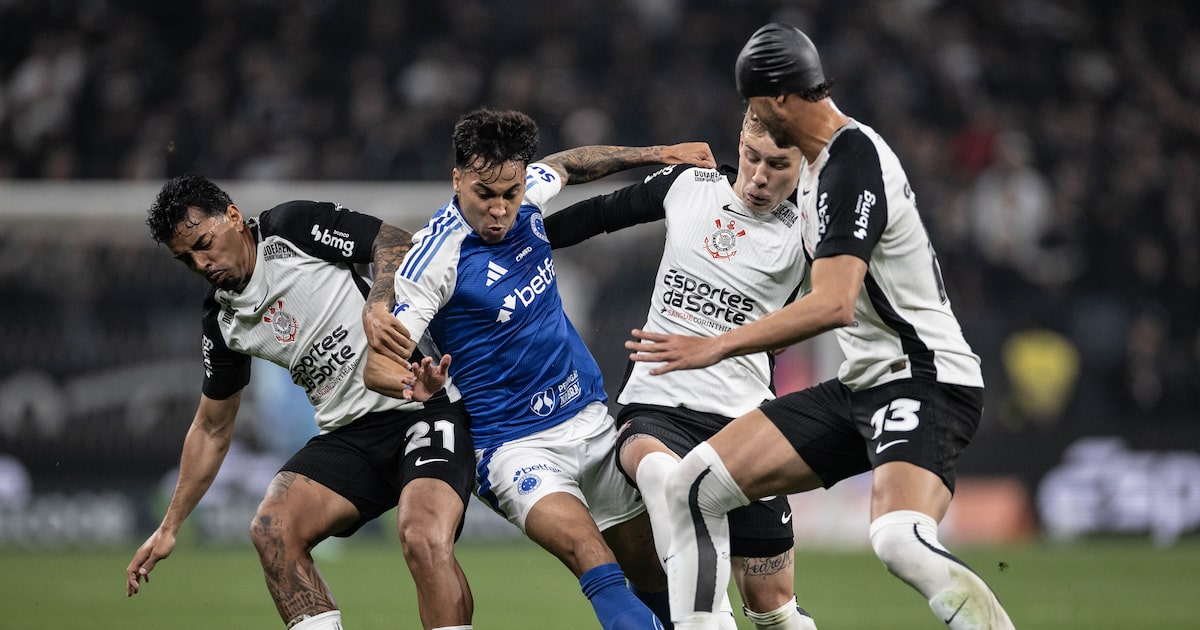 Corinthians empata com Cruzeiro, alivia crise e mantém Dorival no comando