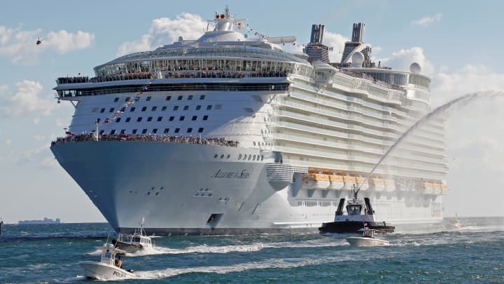 Royal Caribbean aumenta previsão anual com forte demanda por cruzeiros
