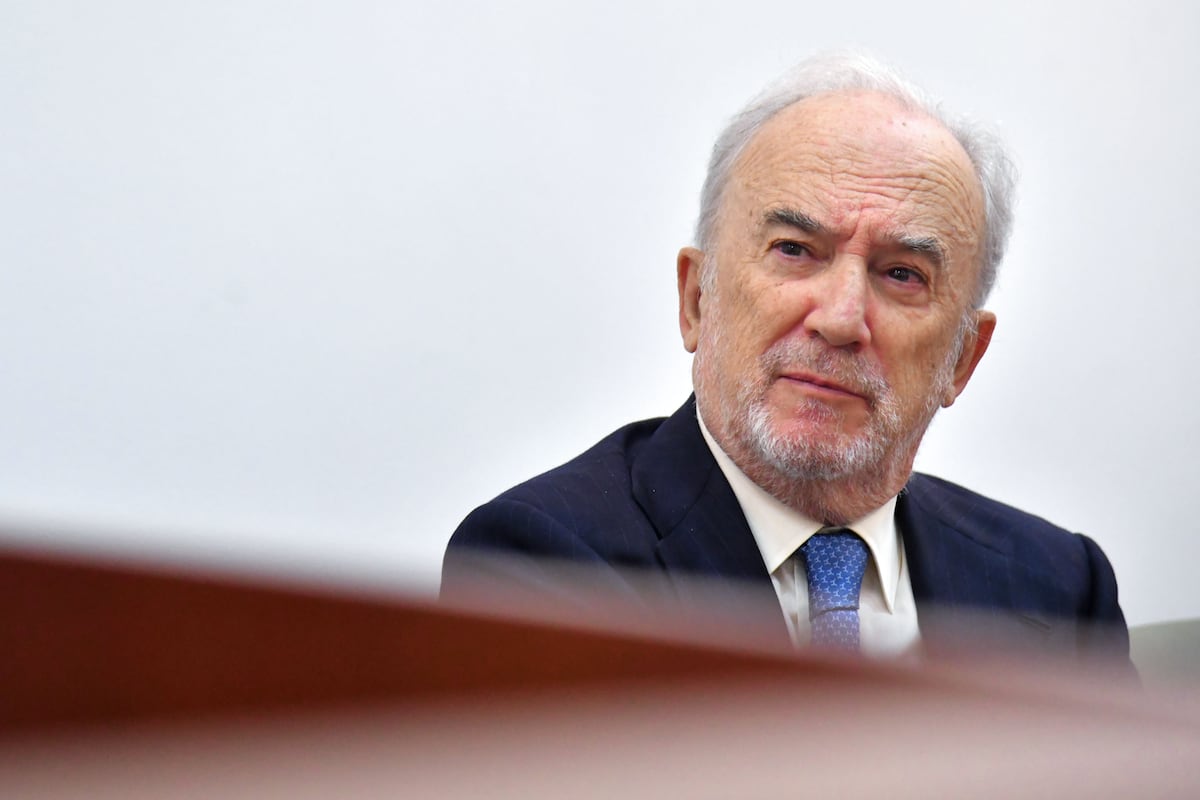 Políticos enfrentam críticas por uso de linguagem inadequada, alerta diretor da RAE