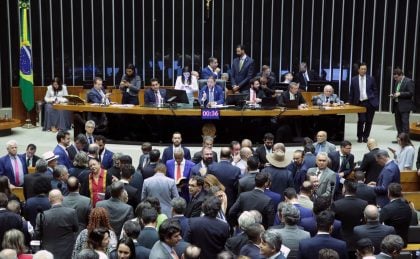 Bolsonaristas tentam nova estratégia para restringir aborto legal no Brasil
