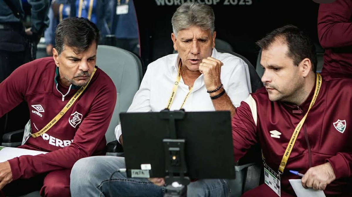 Técnico se muda para hotel e evita uso de WhatsApp durante a temporada