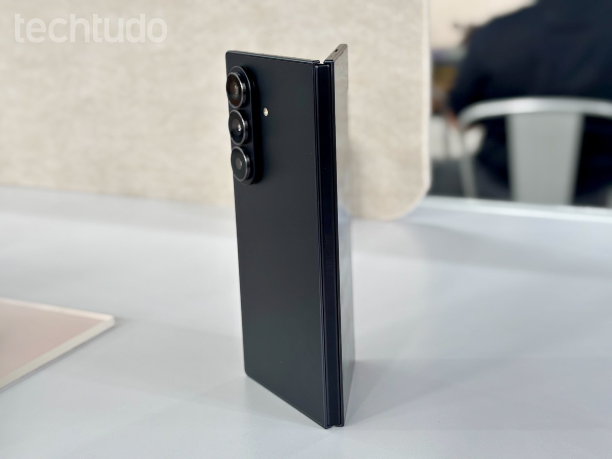 Samsung apresenta seu celular dobrável mais fino no mercado brasileiro