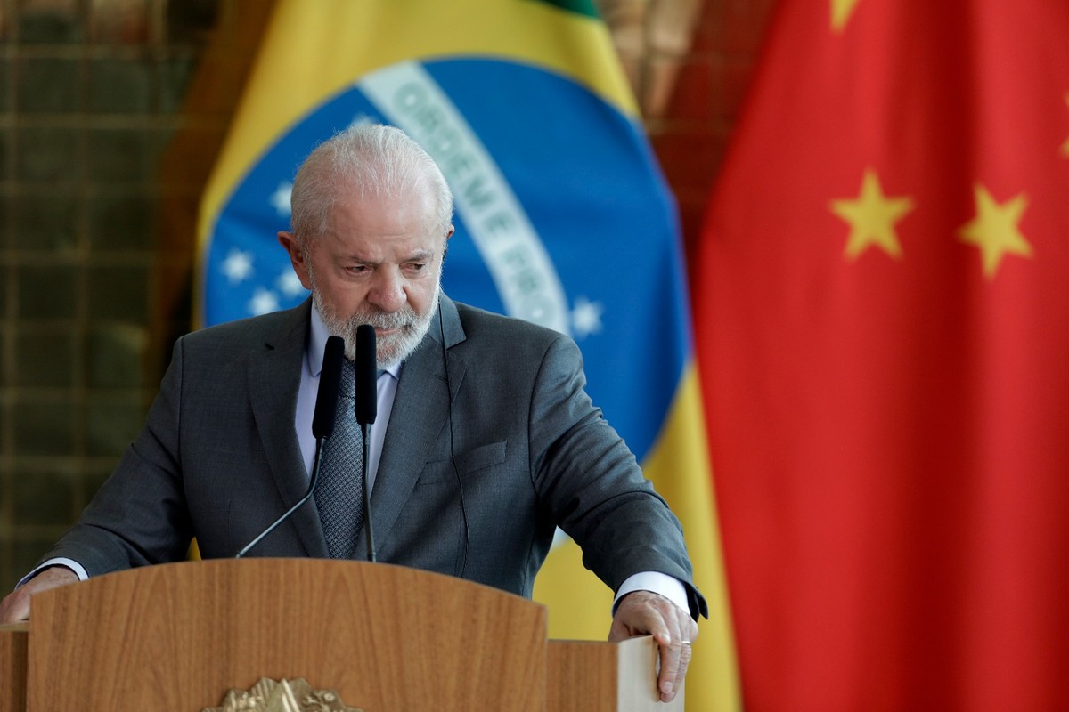 Lula e o presidente da China, Xi Jinping, assinam acordos após reunião no Palácio da Alvorada (Foto: Cristiano Mariz/Agência O Globo)