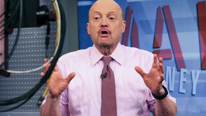 Jim Cramer indica 4 ações de 'alta qualidade' disponíveis com desconto no mercado