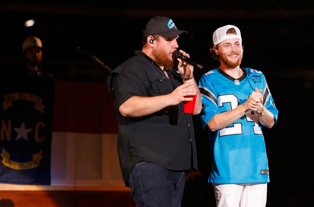 Bailey Zimmerman e Luke Combs provocam sua nova música "Backup Plan" em um vídeo postado nas redes sociais. (Foto: Reprodução)